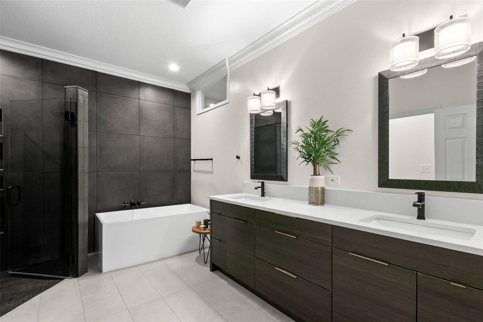 1576 LAGO VISTA BLVD