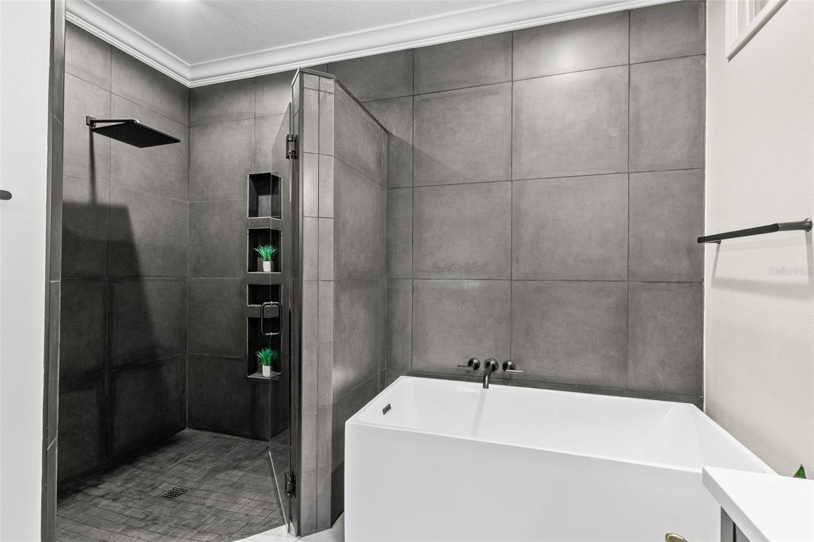 1576 LAGO VISTA BLVD