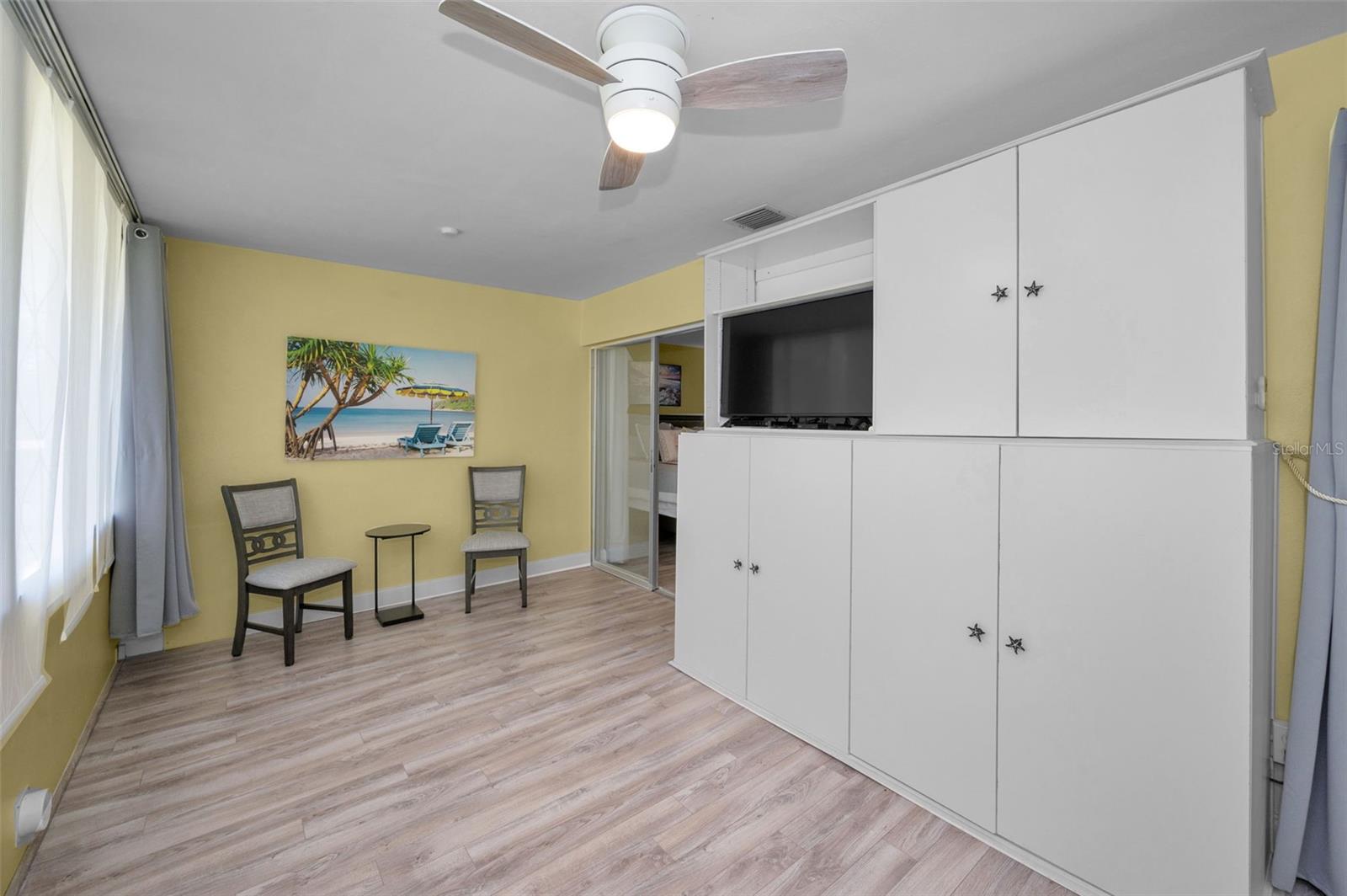 200 GLENNES LN #201