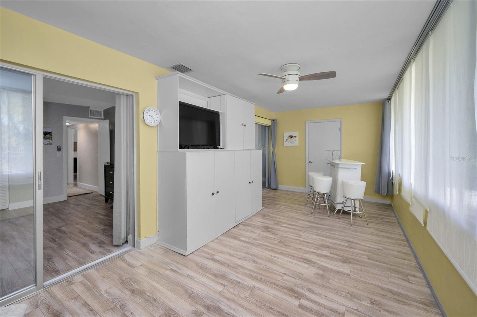 200 GLENNES LN #201