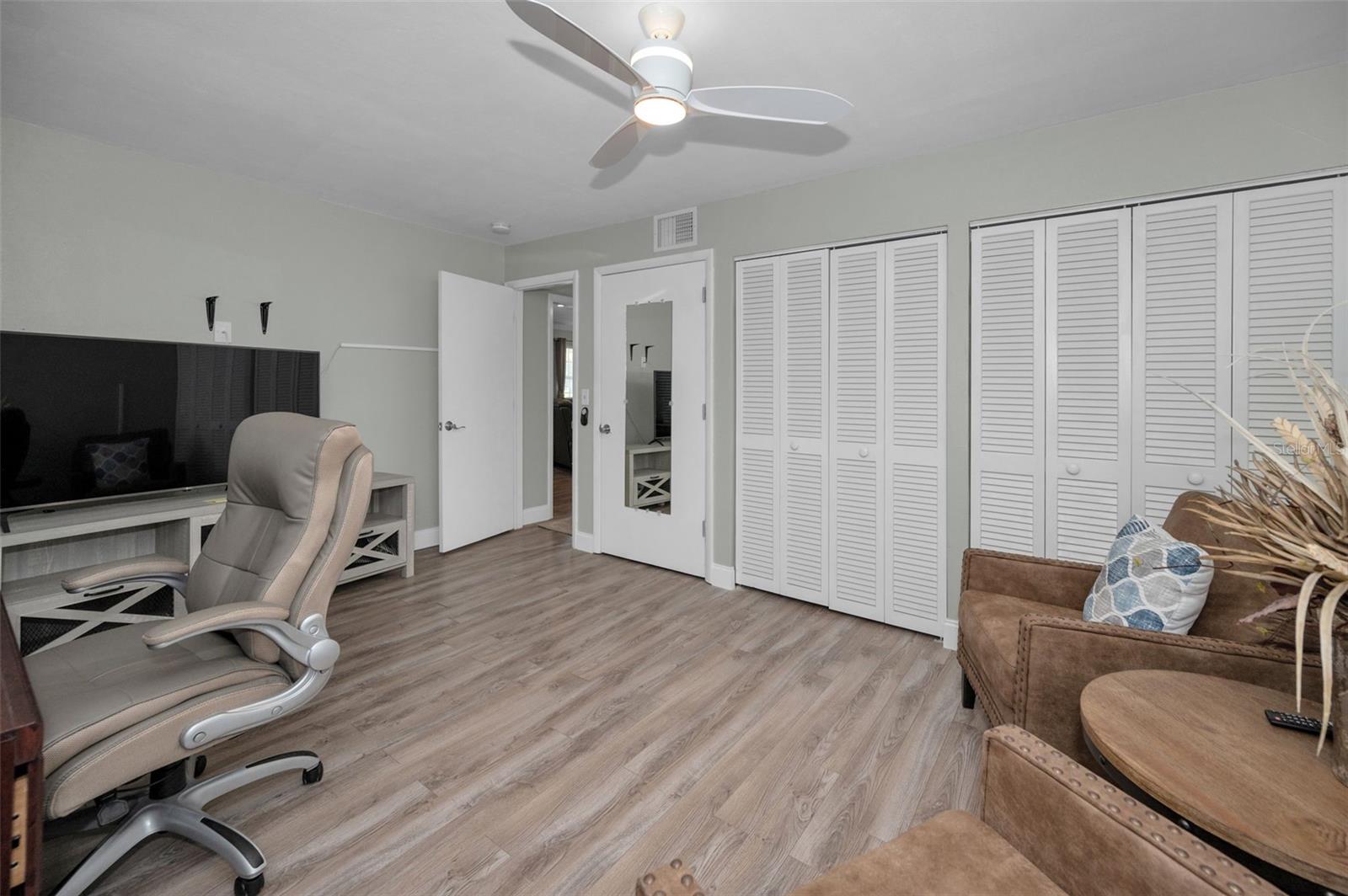 200 GLENNES LN #201
