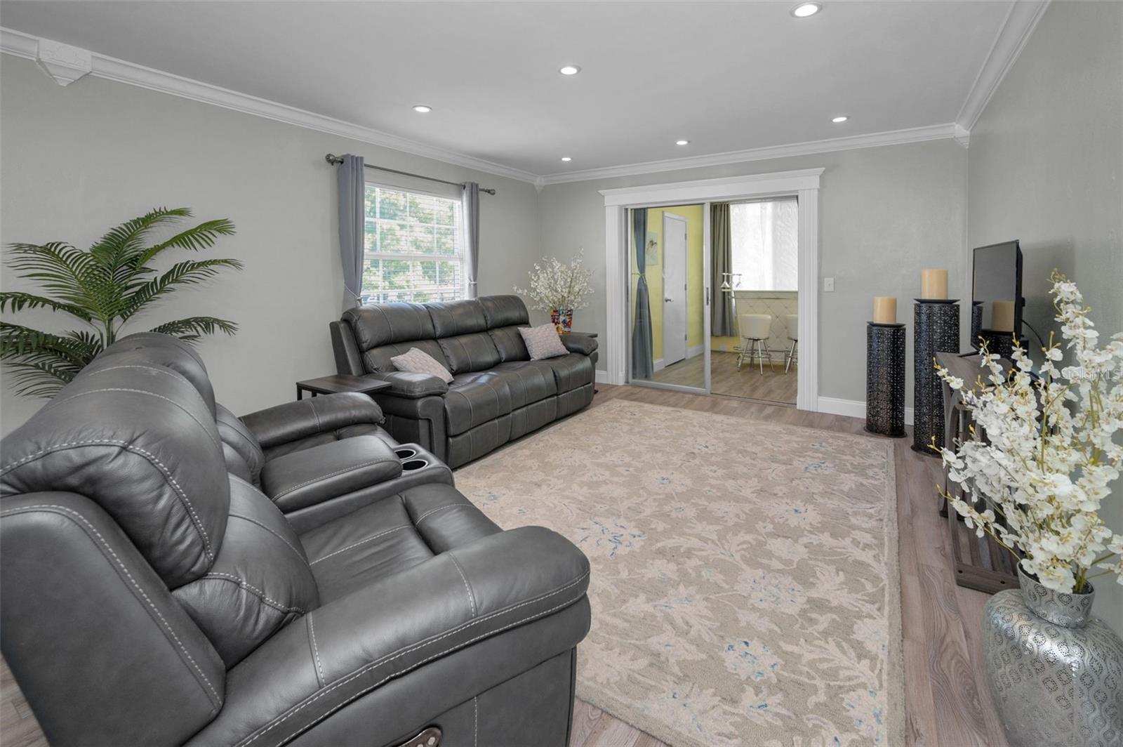 200 GLENNES LN #201