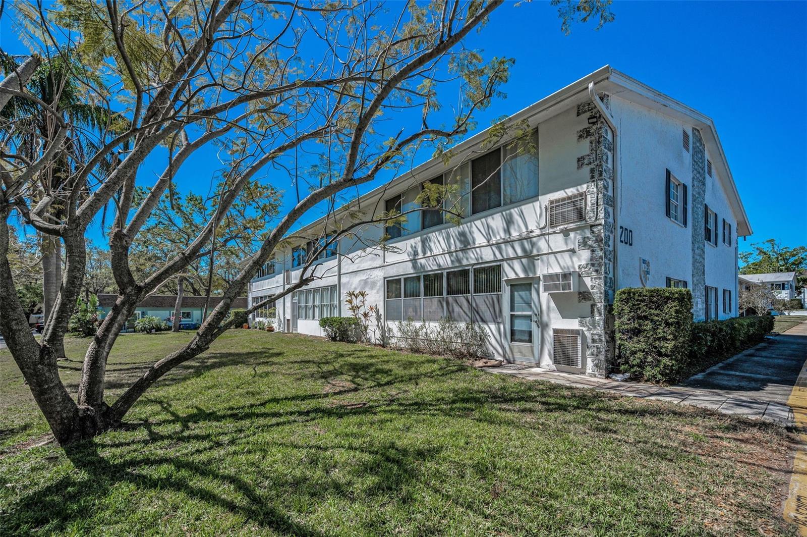 200 GLENNES LN #201
