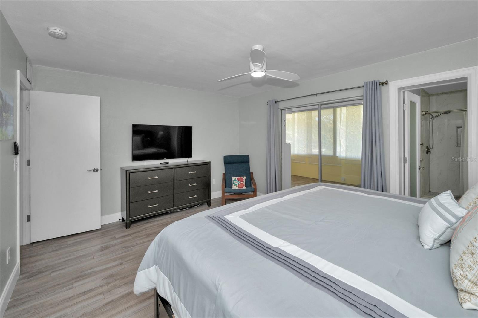 200 GLENNES LN #201