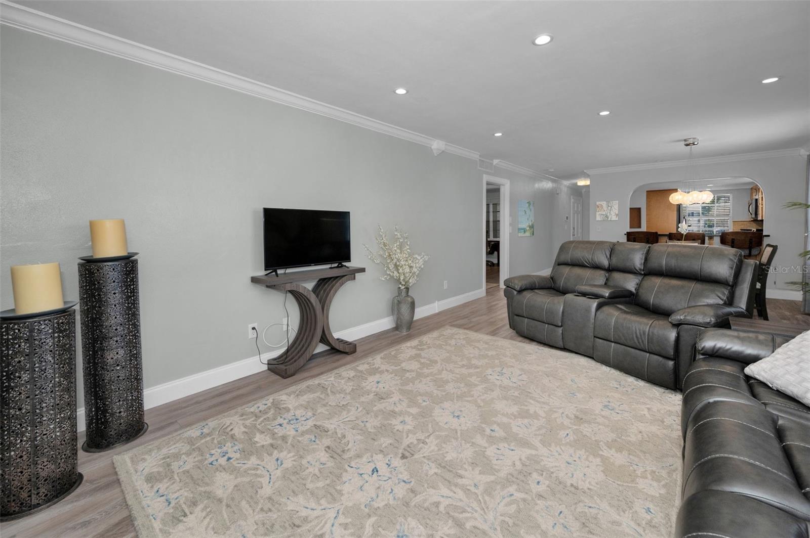 200 GLENNES LN #201