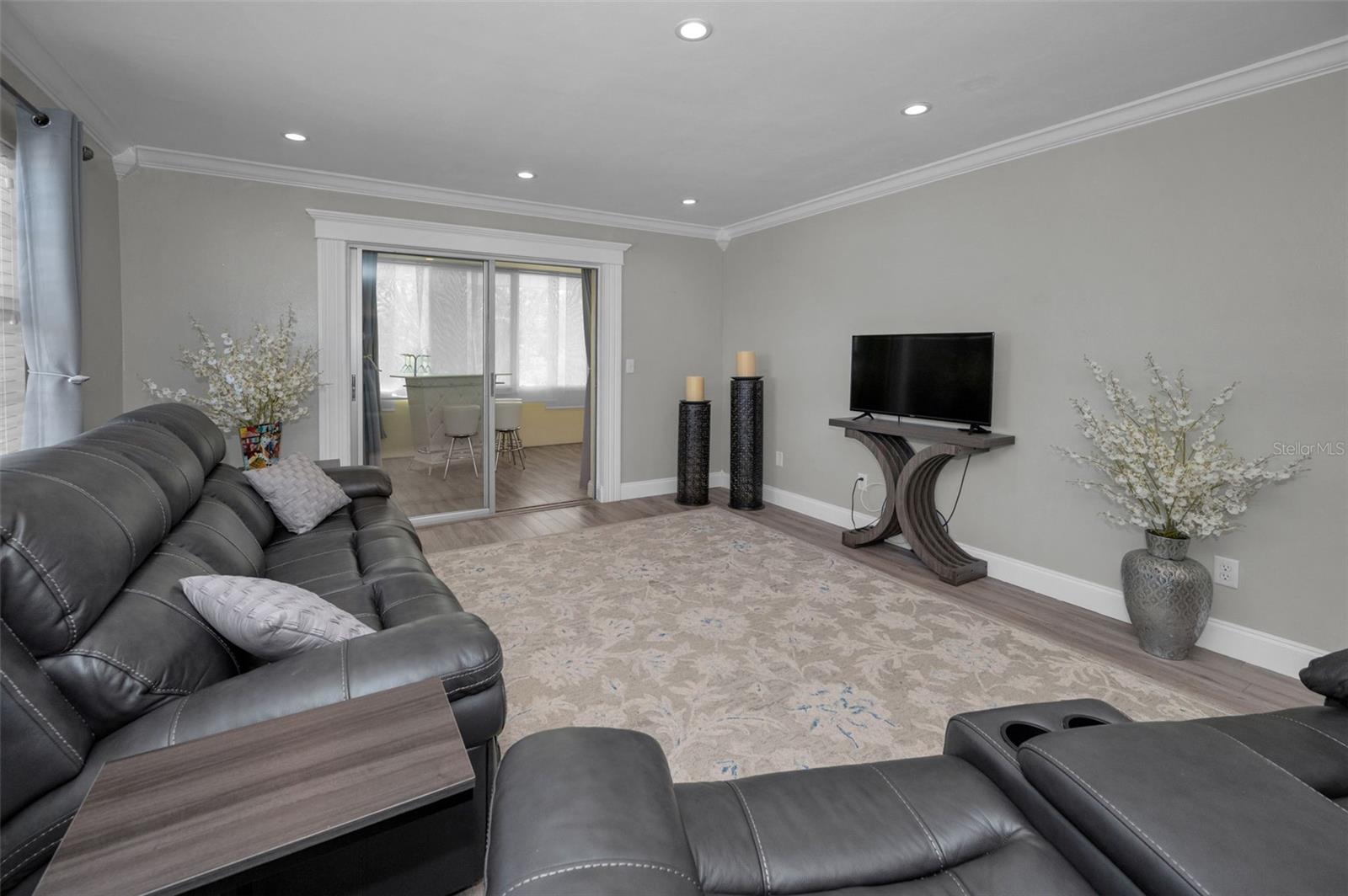 200 GLENNES LN #201