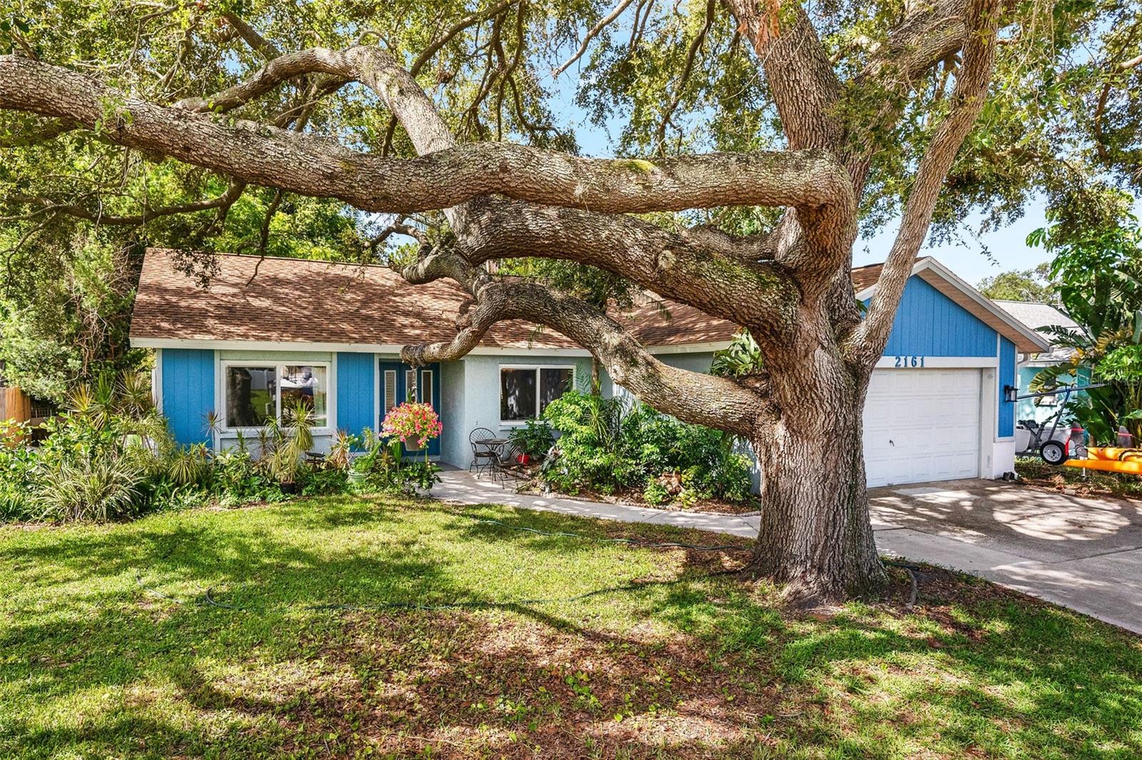 2161 CYPRESS POINT DR N