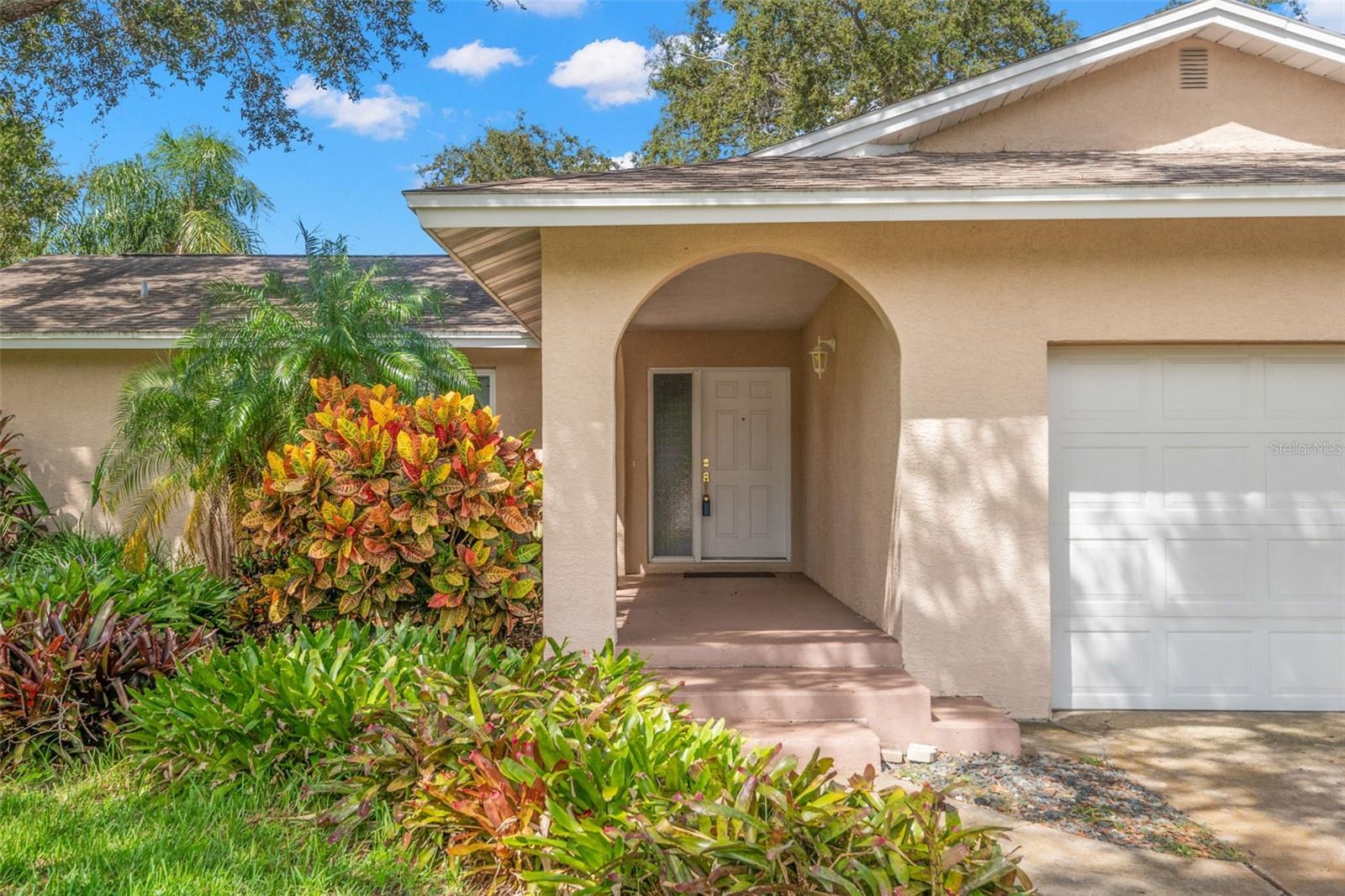 8054 BAYSHORE DR