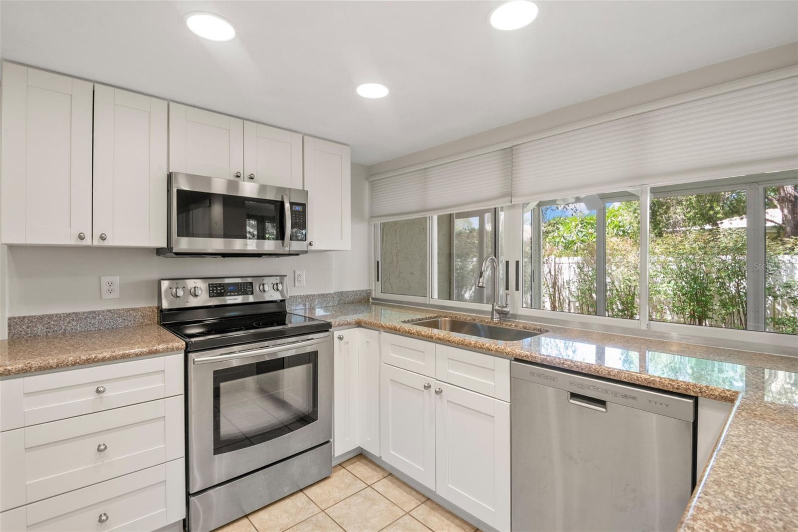 8054 BAYSHORE DR