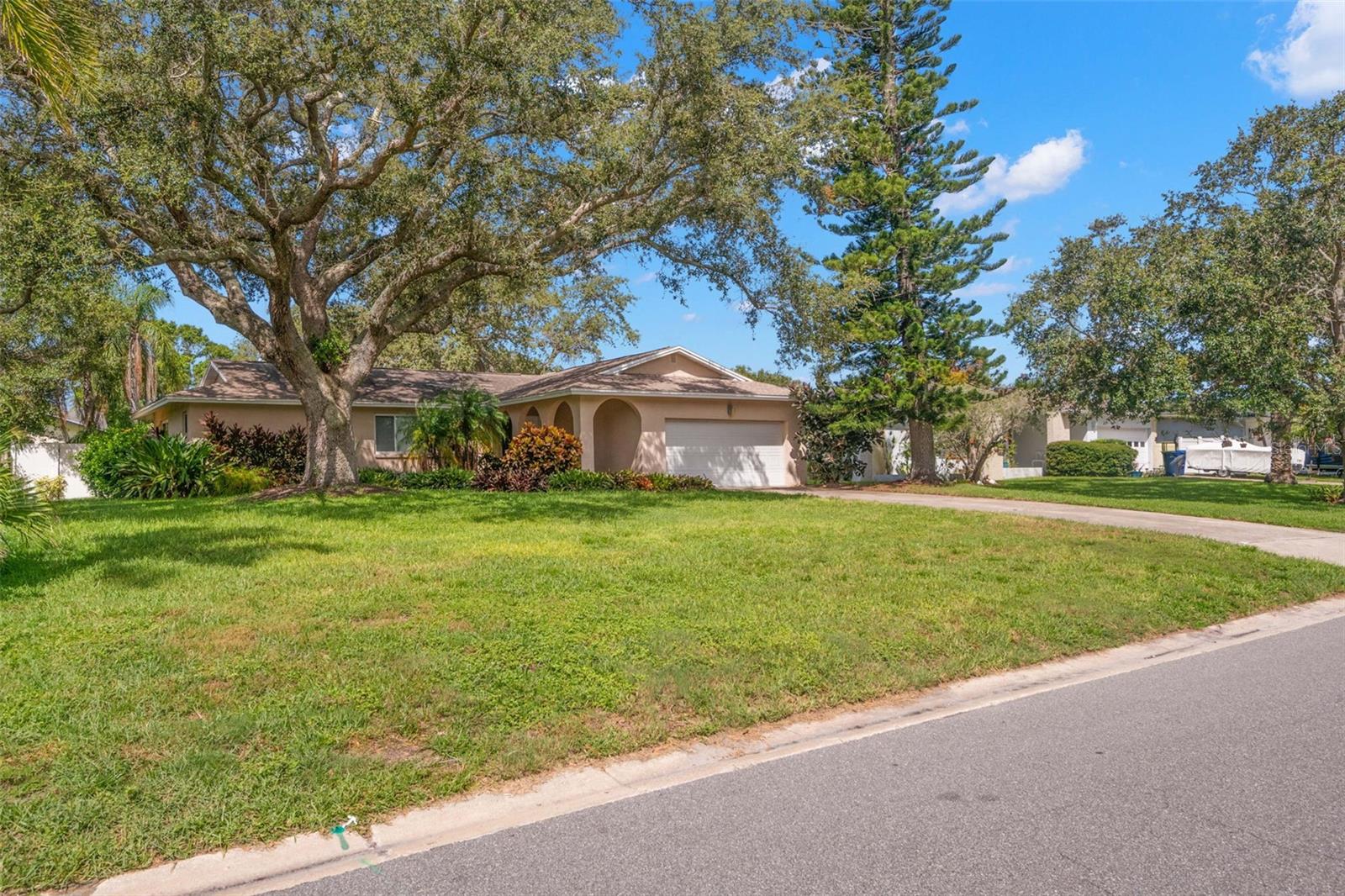 8054 BAYSHORE DR