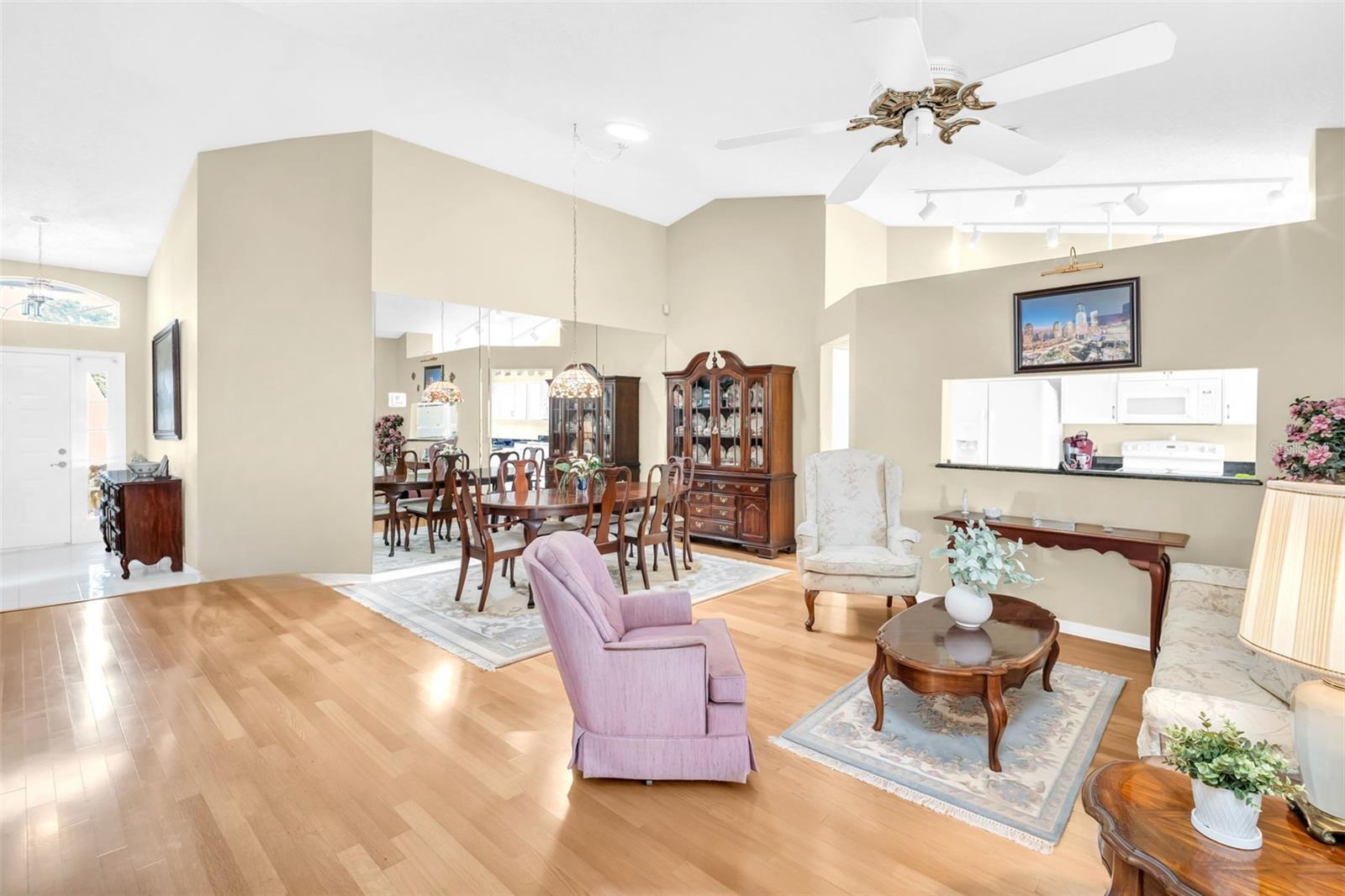 1600 HIGHLAND CLUB LN