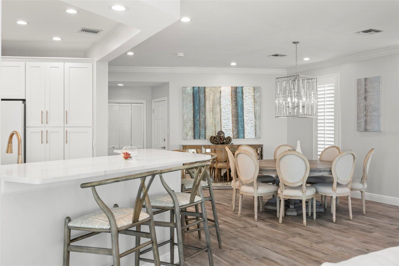 295 BAYSIDE DR