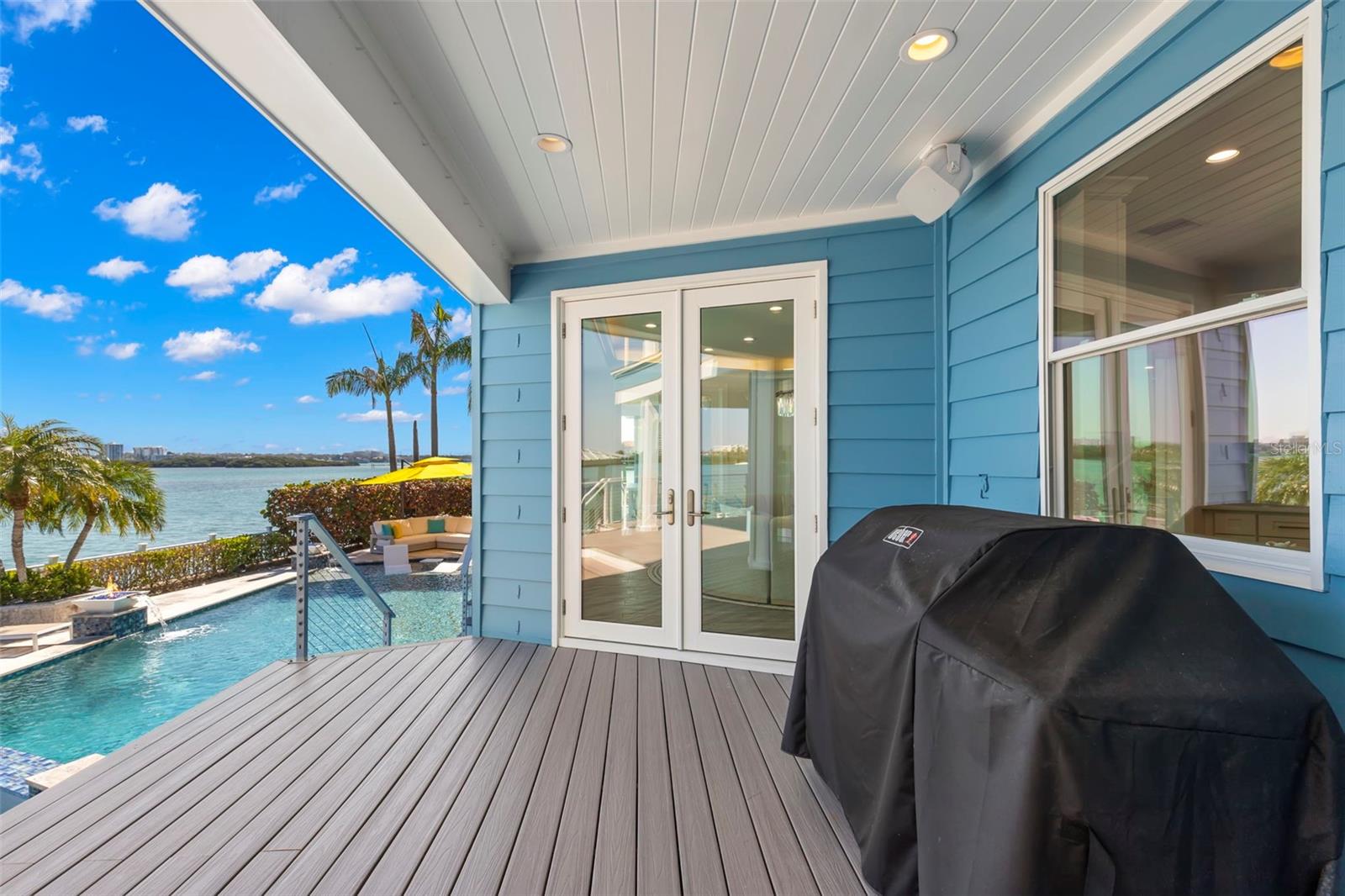 295 BAYSIDE DR