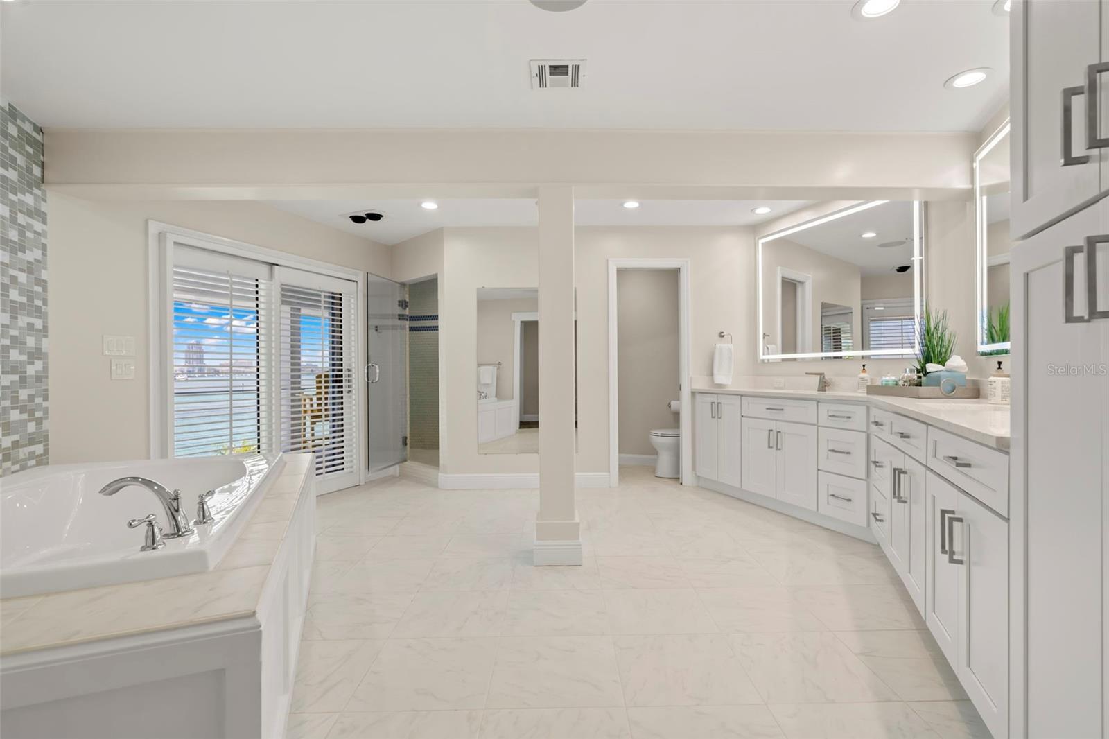 295 BAYSIDE DR