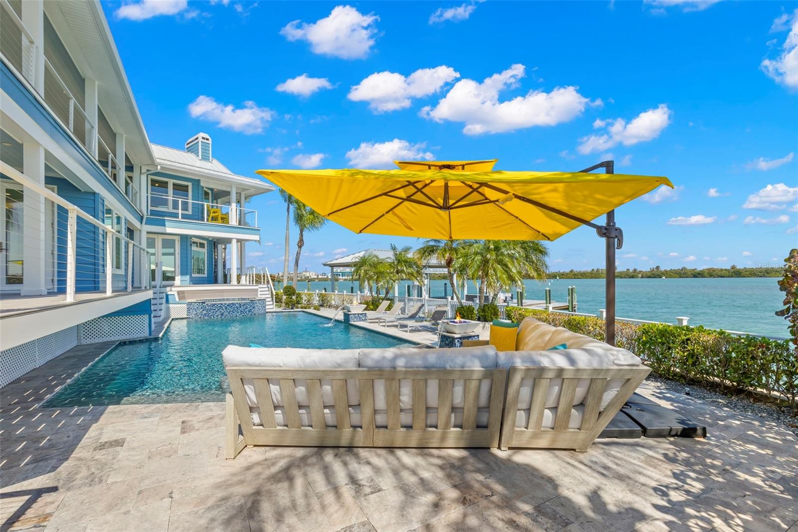 295 BAYSIDE DR