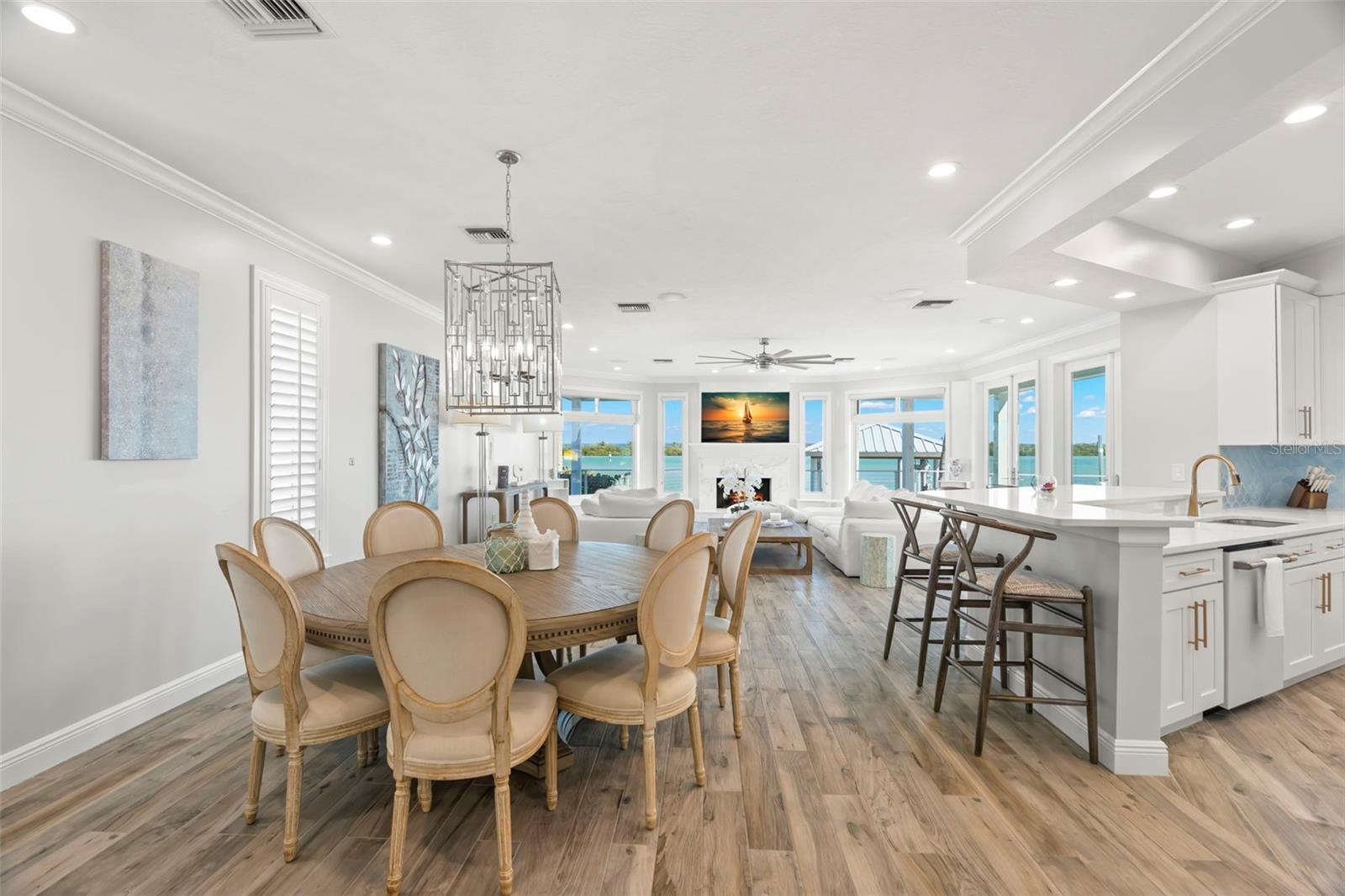 295 BAYSIDE DR