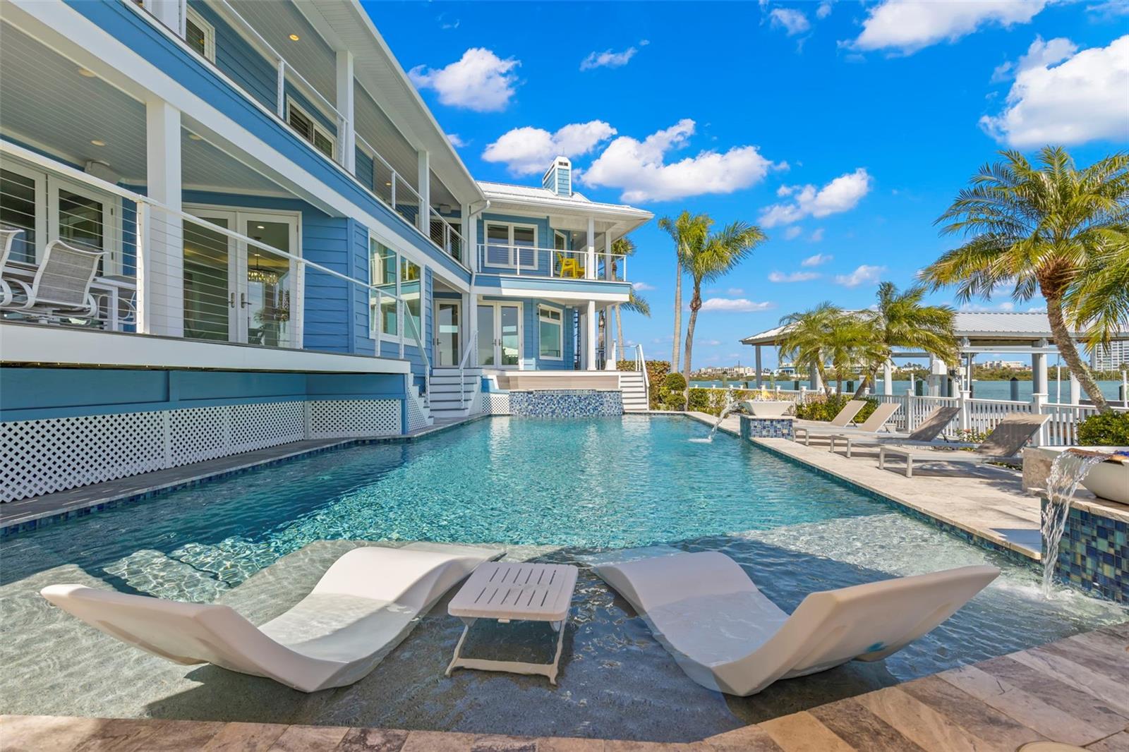 295 BAYSIDE DR