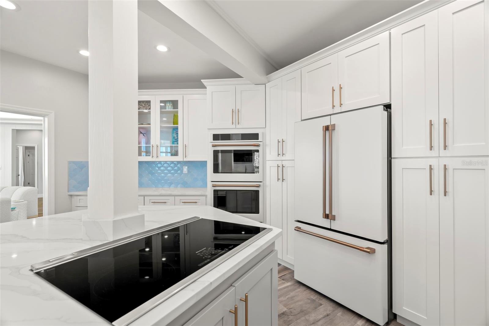 295 BAYSIDE DR