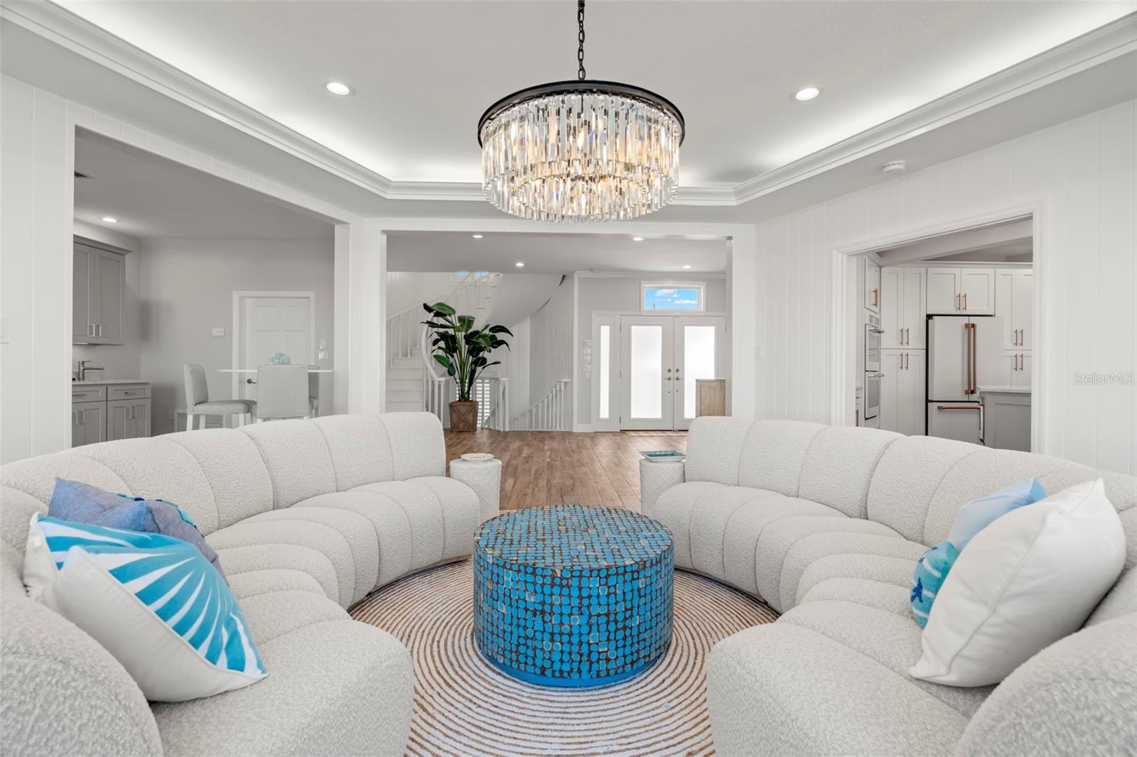 295 BAYSIDE DR