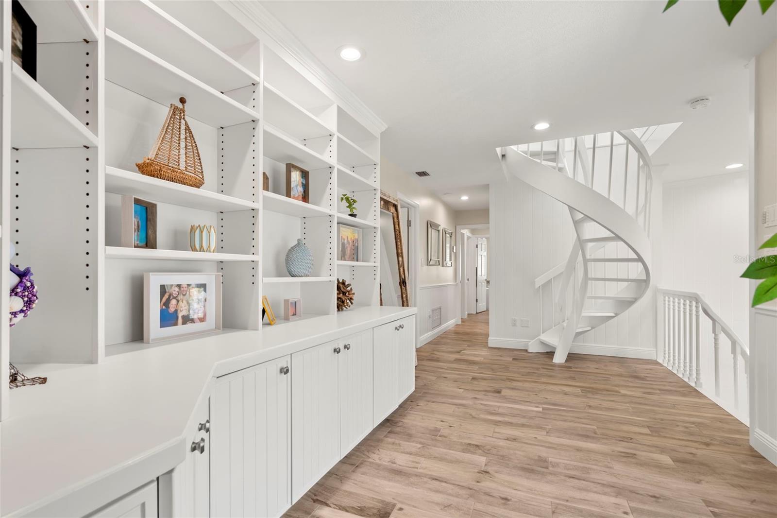 295 BAYSIDE DR