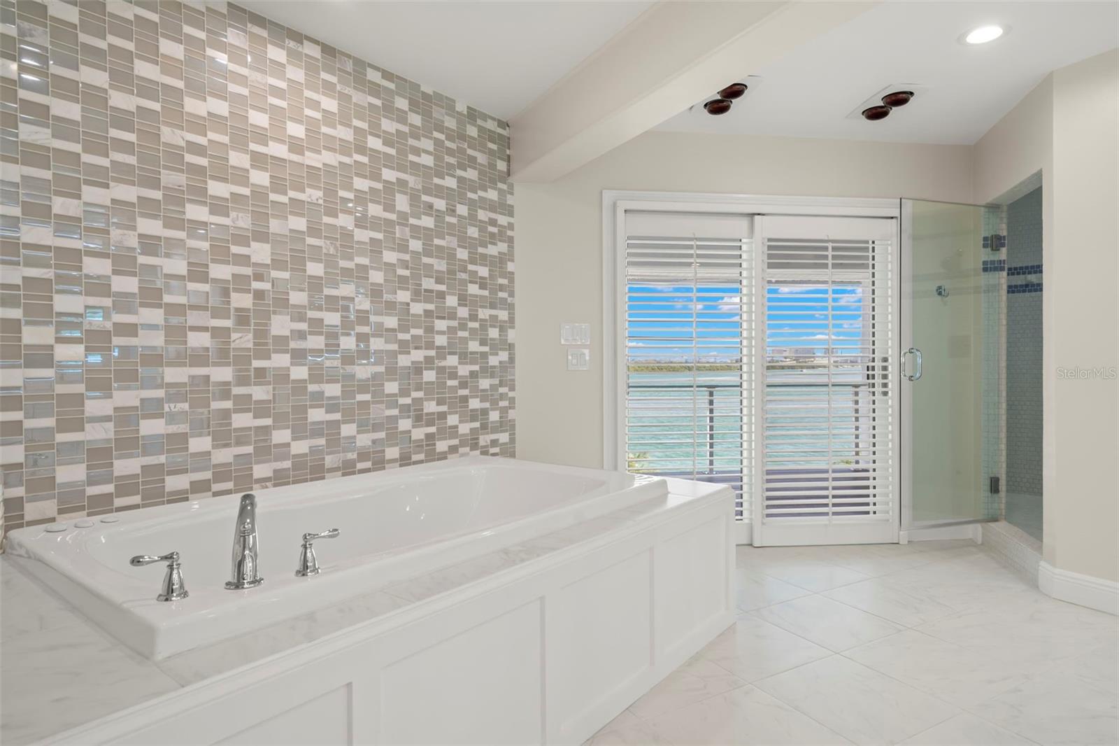 295 BAYSIDE DR