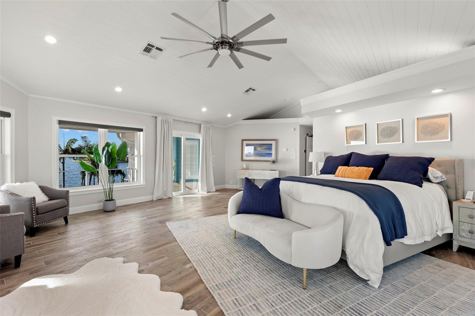 295 BAYSIDE DR