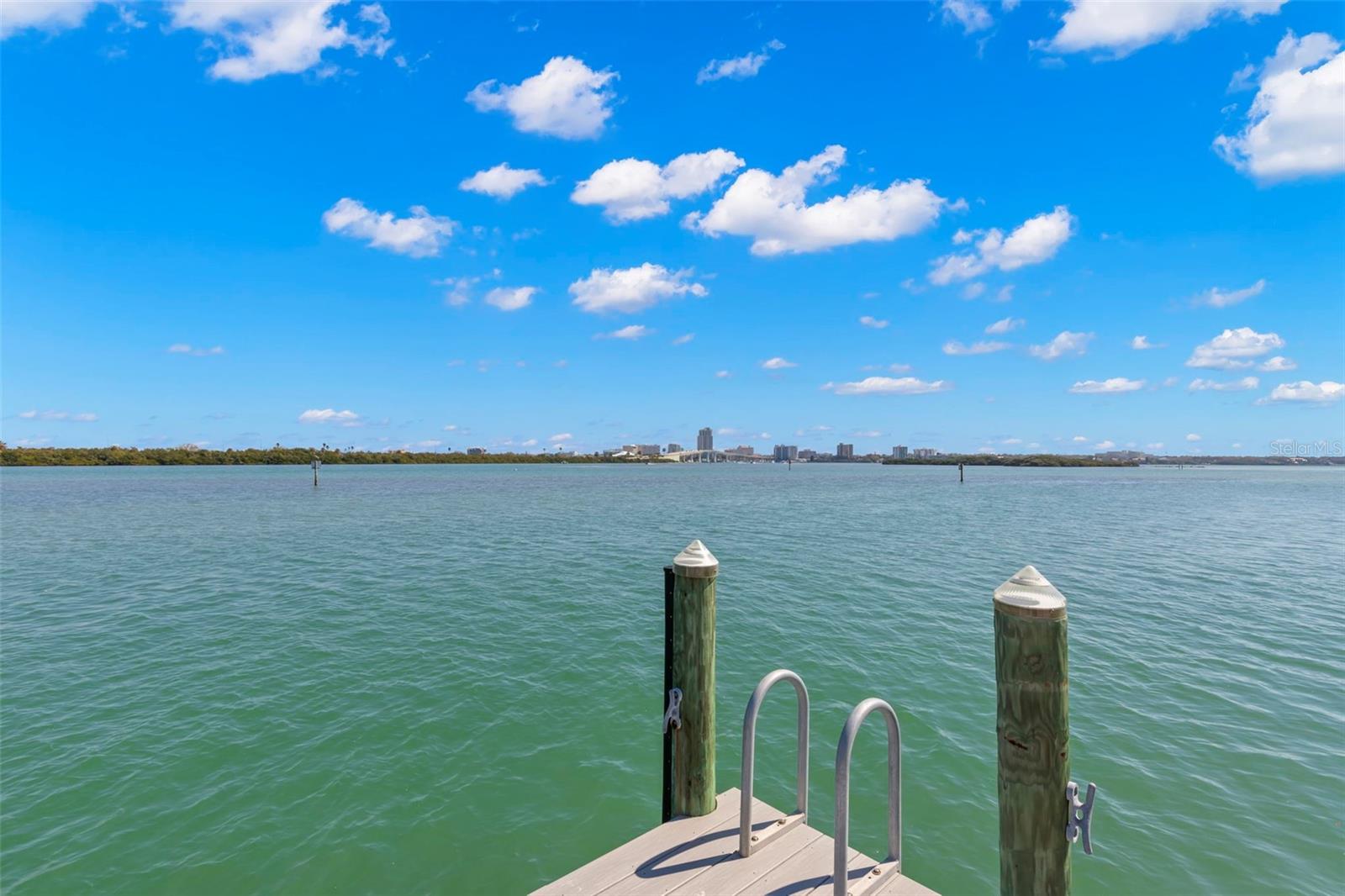 295 BAYSIDE DR