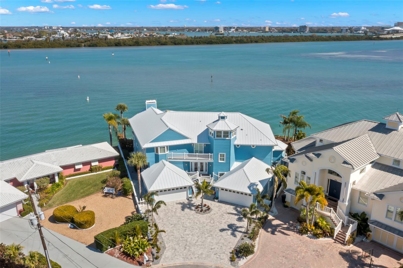 295 BAYSIDE DR