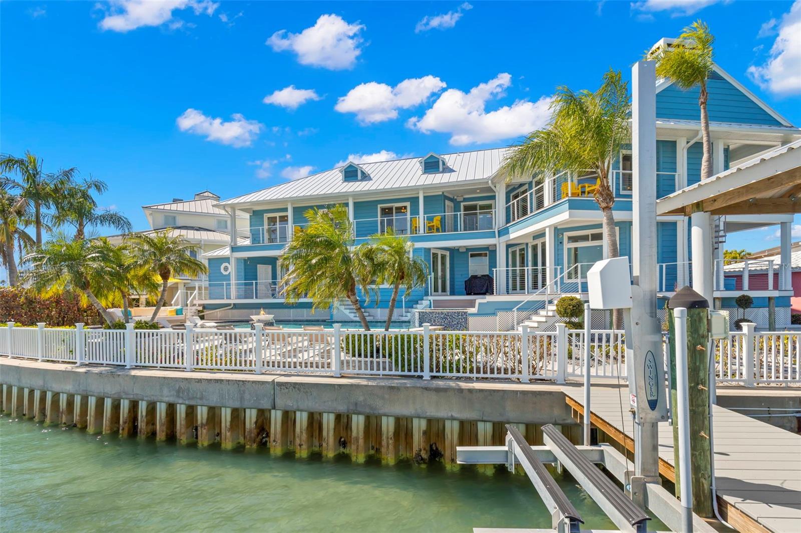 295 BAYSIDE DR