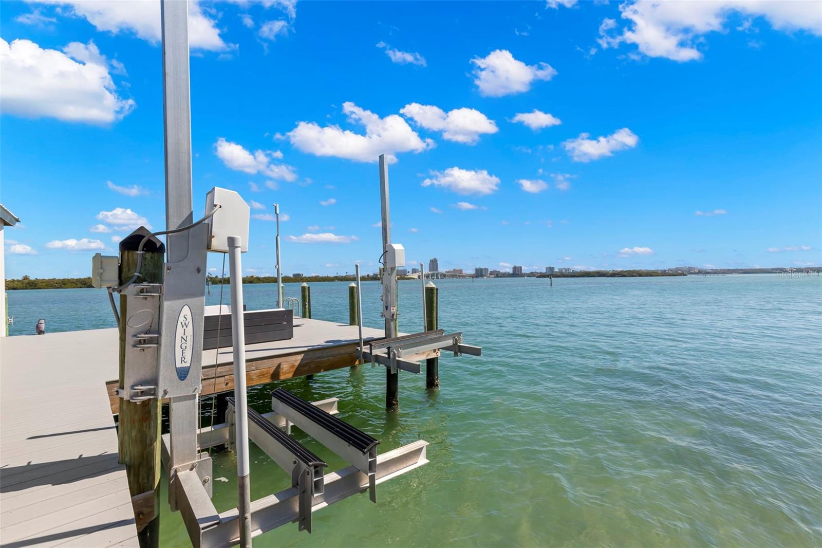 295 BAYSIDE DR