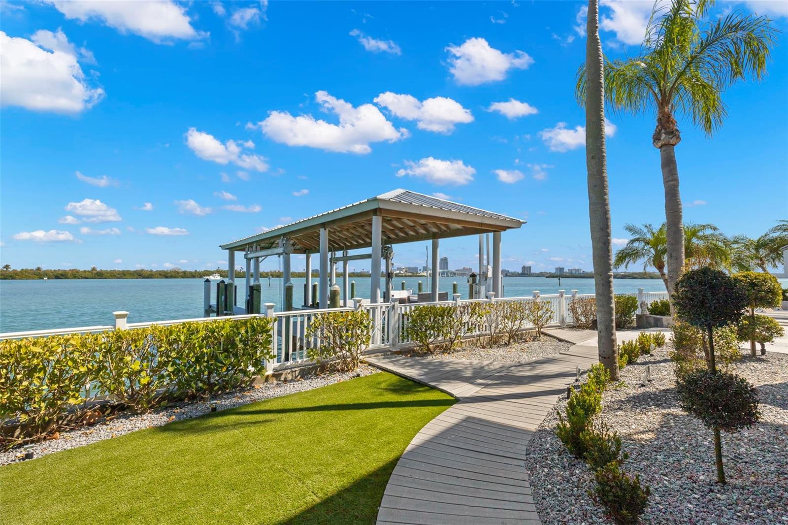 295 BAYSIDE DR