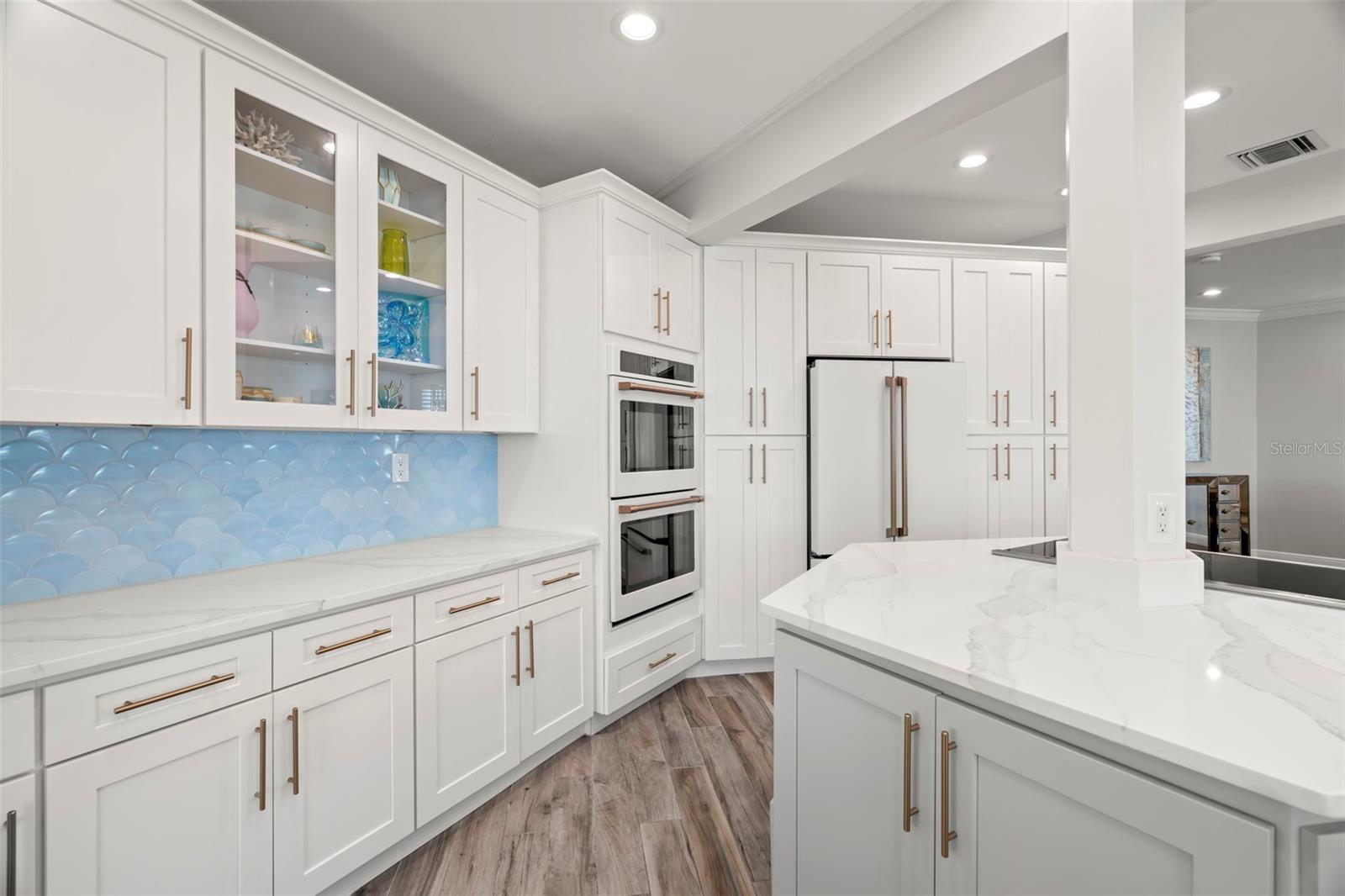 295 BAYSIDE DR