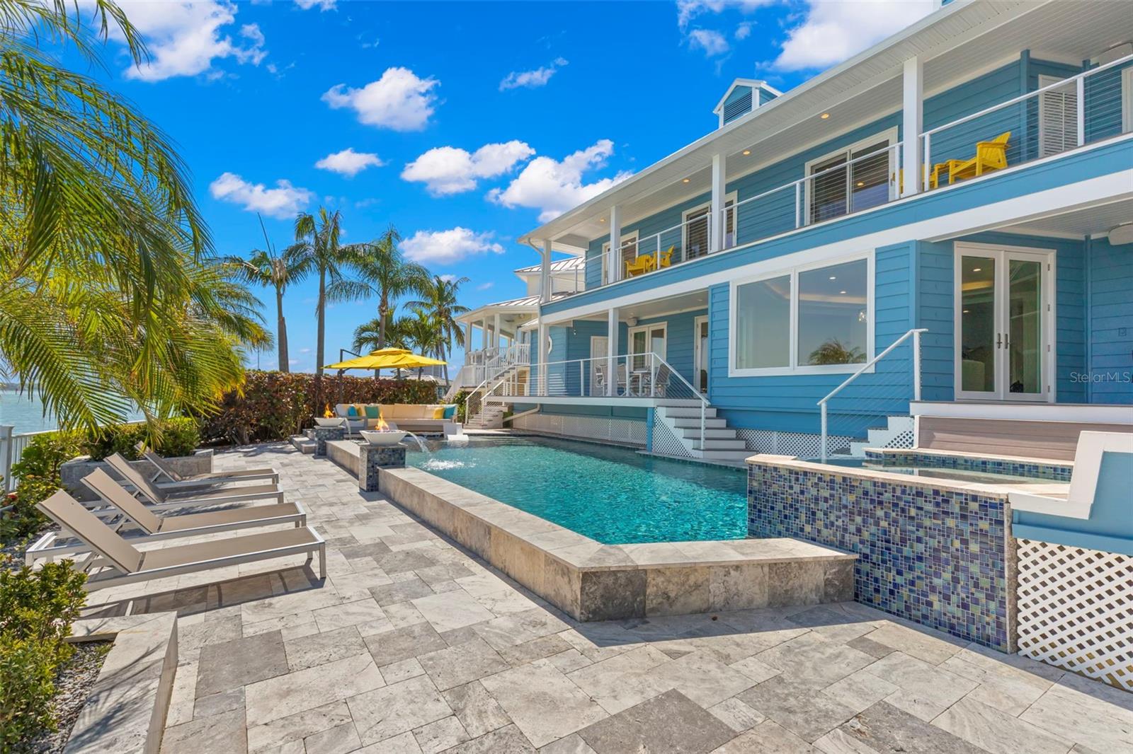 295 BAYSIDE DR