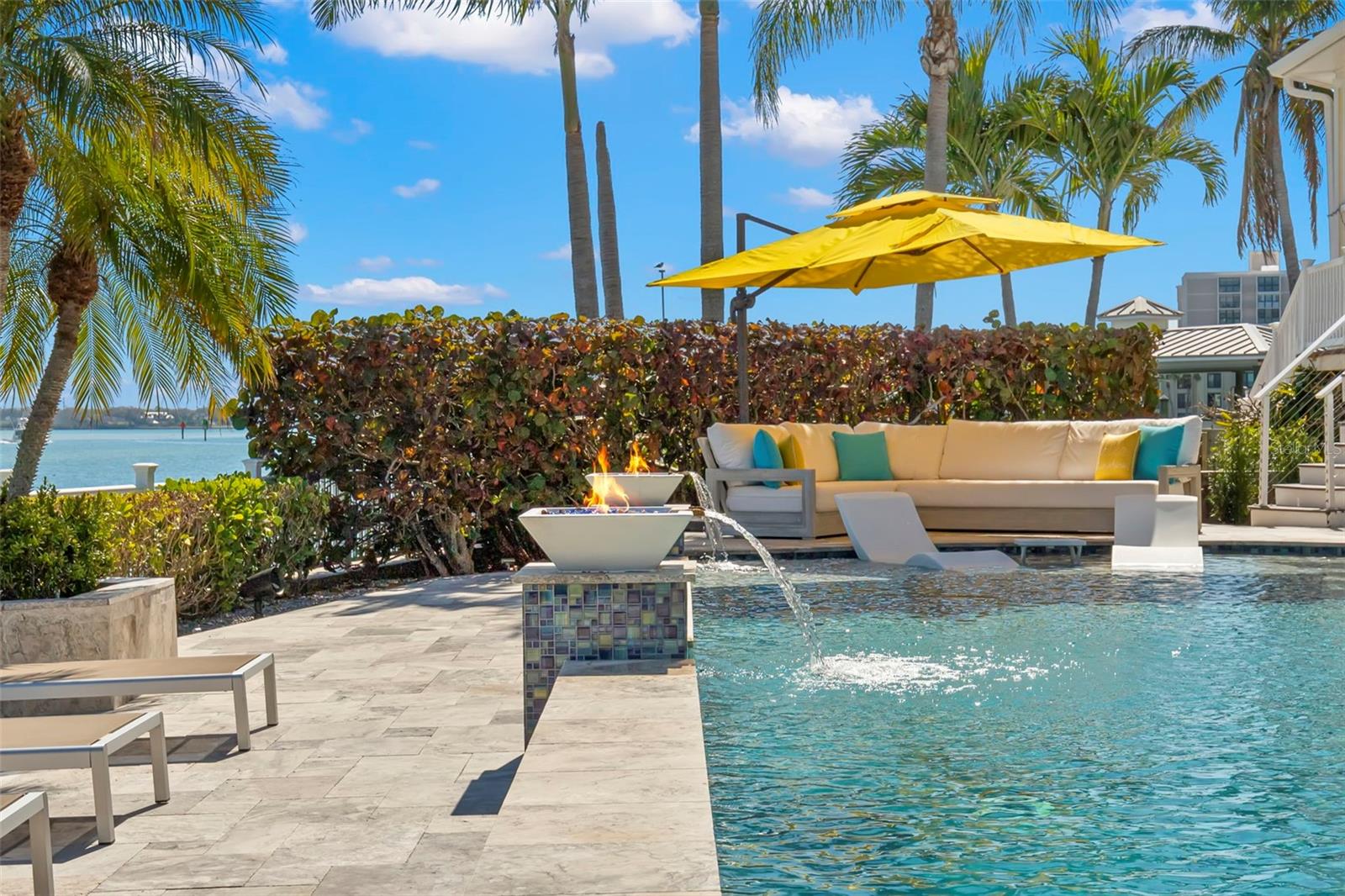 295 BAYSIDE DR