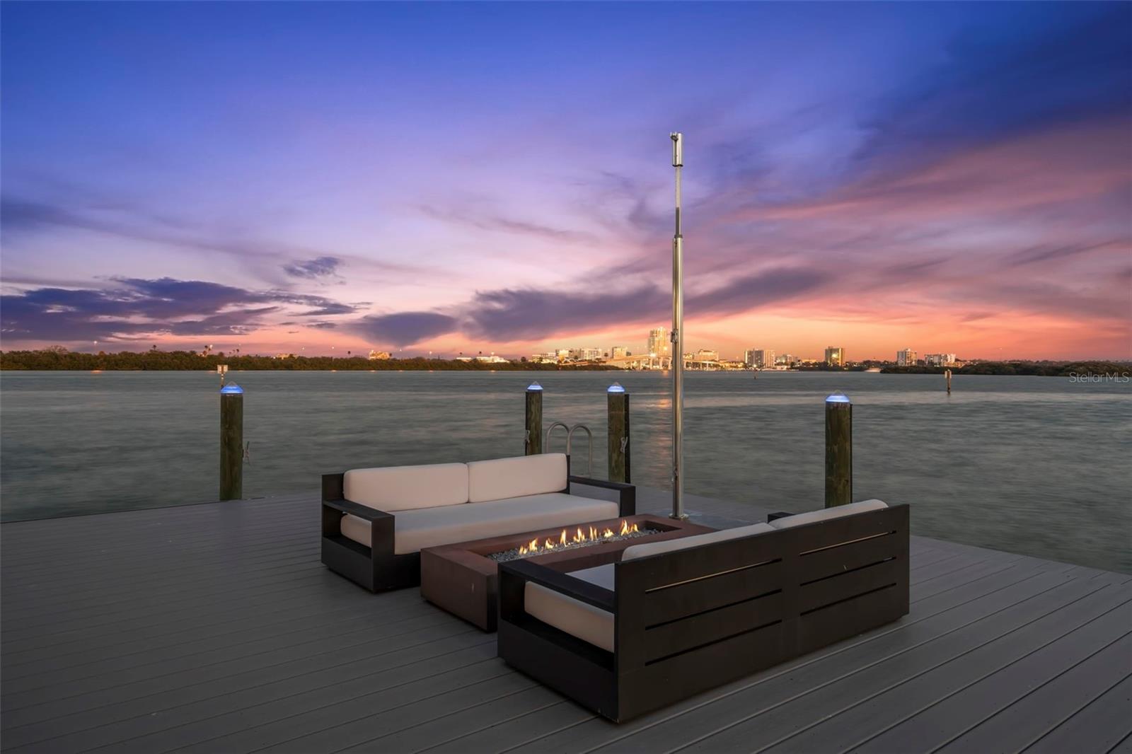 295 BAYSIDE DR
