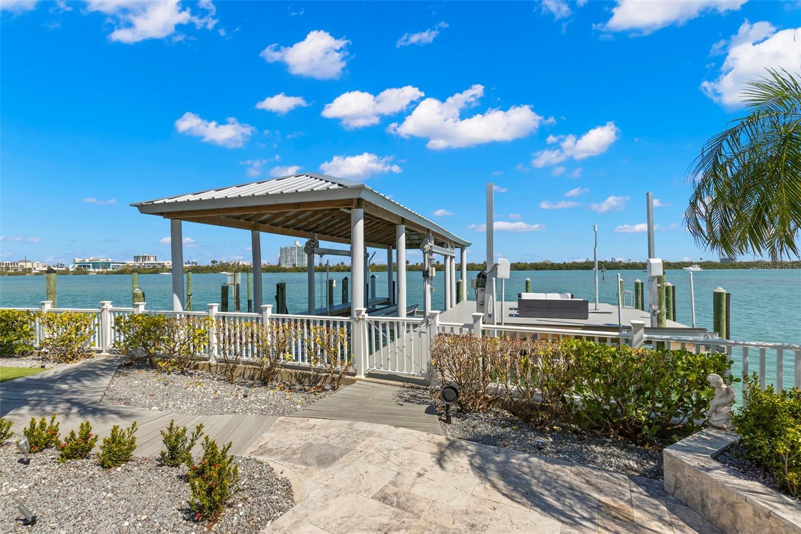 295 BAYSIDE DR