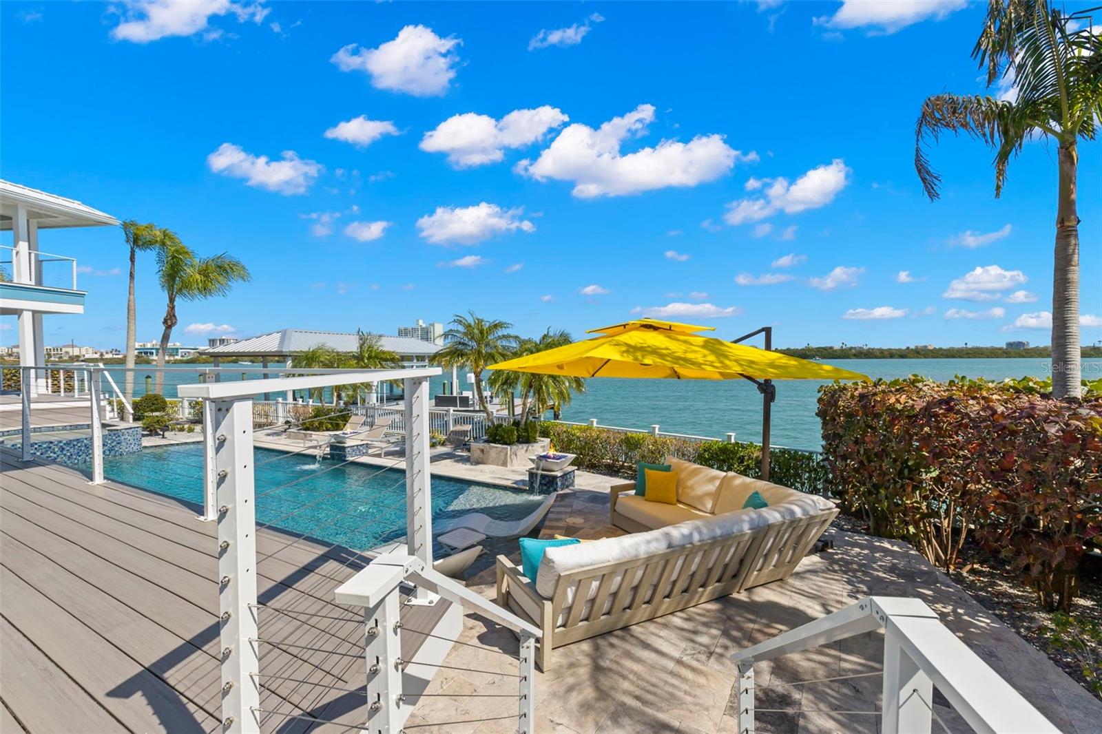 295 BAYSIDE DR