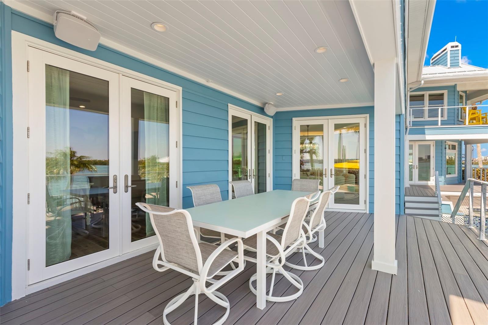 295 BAYSIDE DR