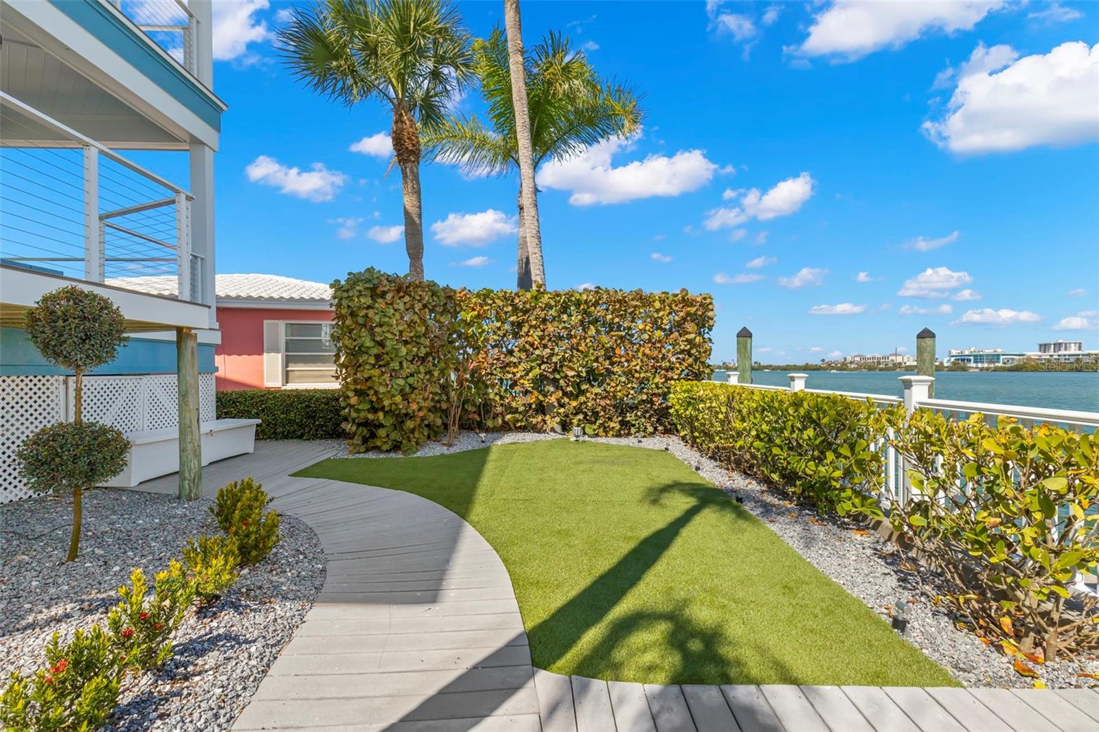 295 BAYSIDE DR