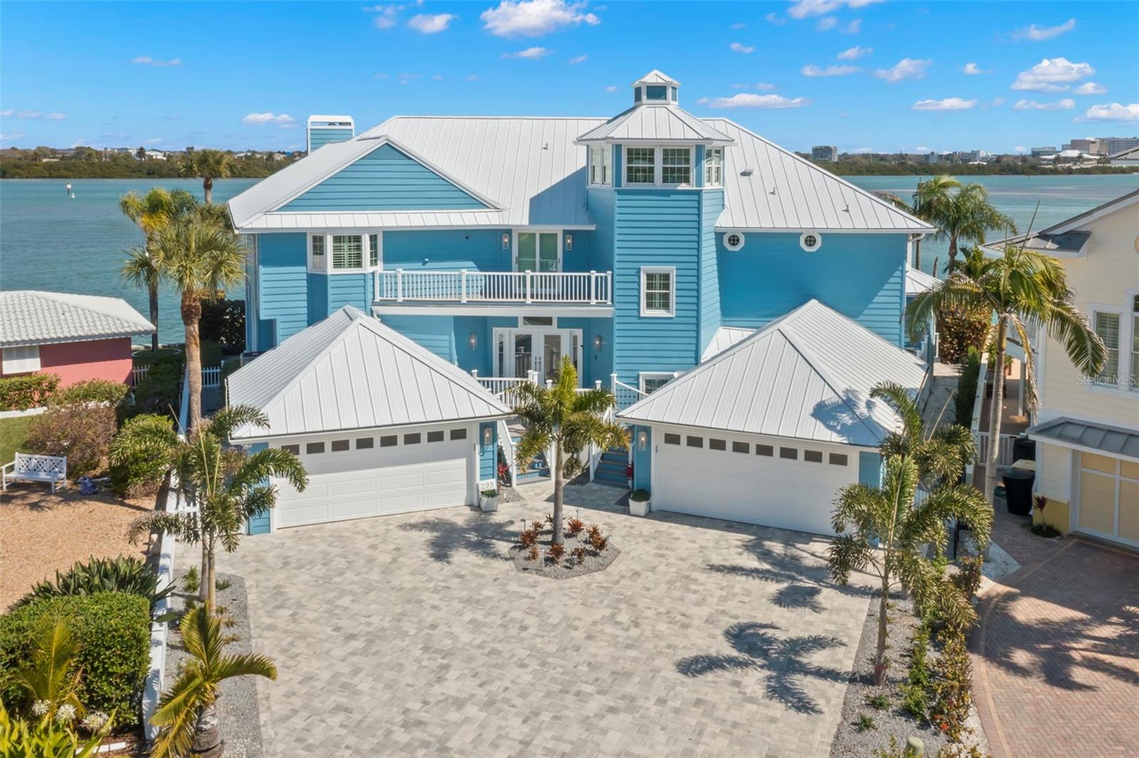 295 BAYSIDE DR