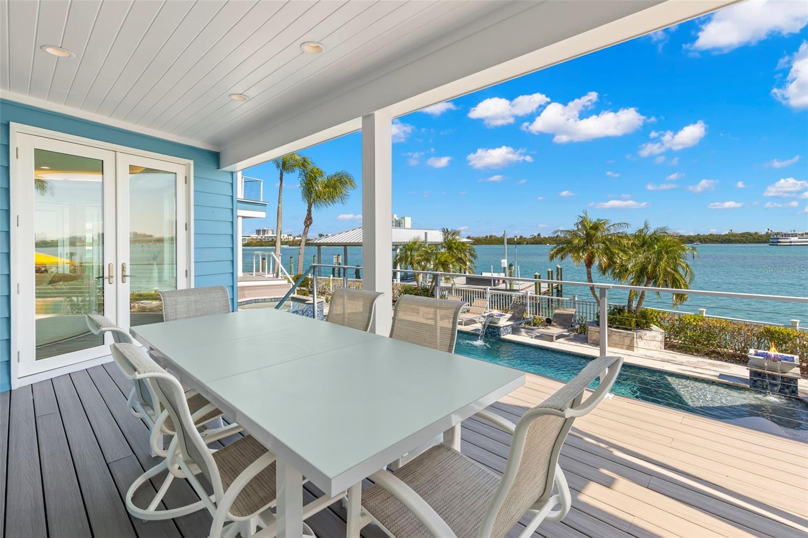 295 BAYSIDE DR