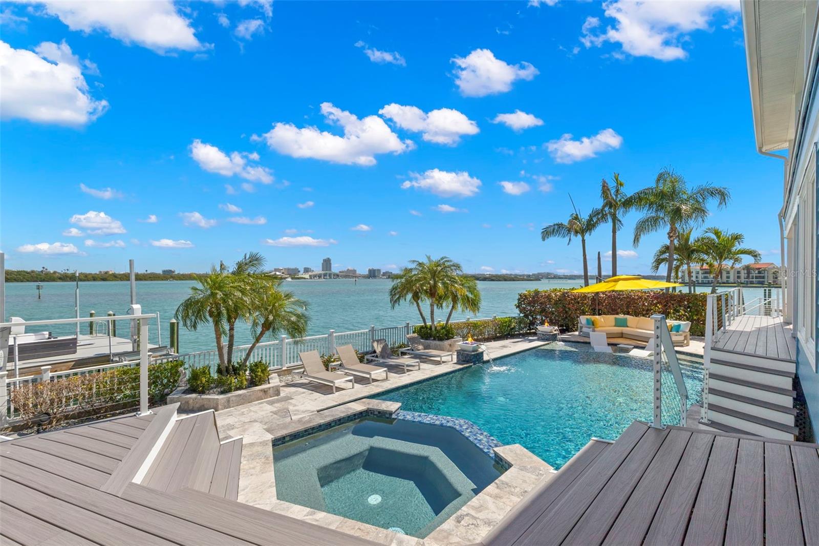 295 BAYSIDE DR