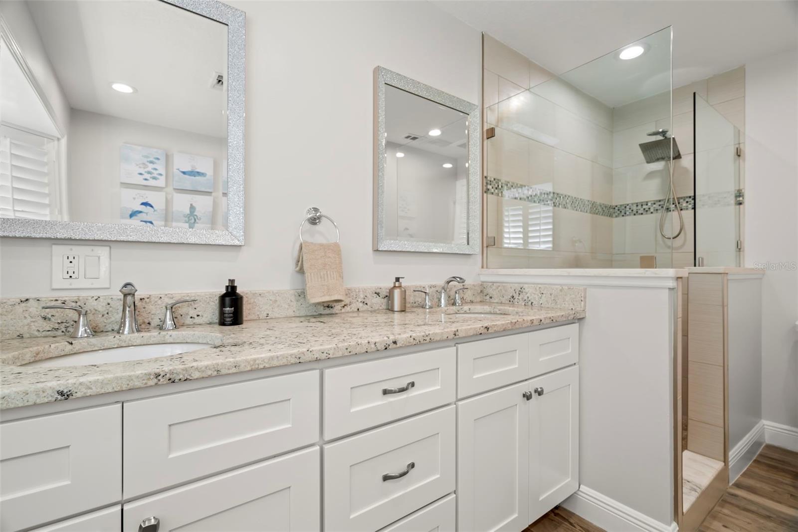 295 BAYSIDE DR