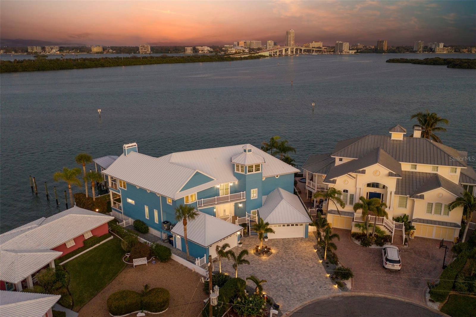 295 BAYSIDE DR