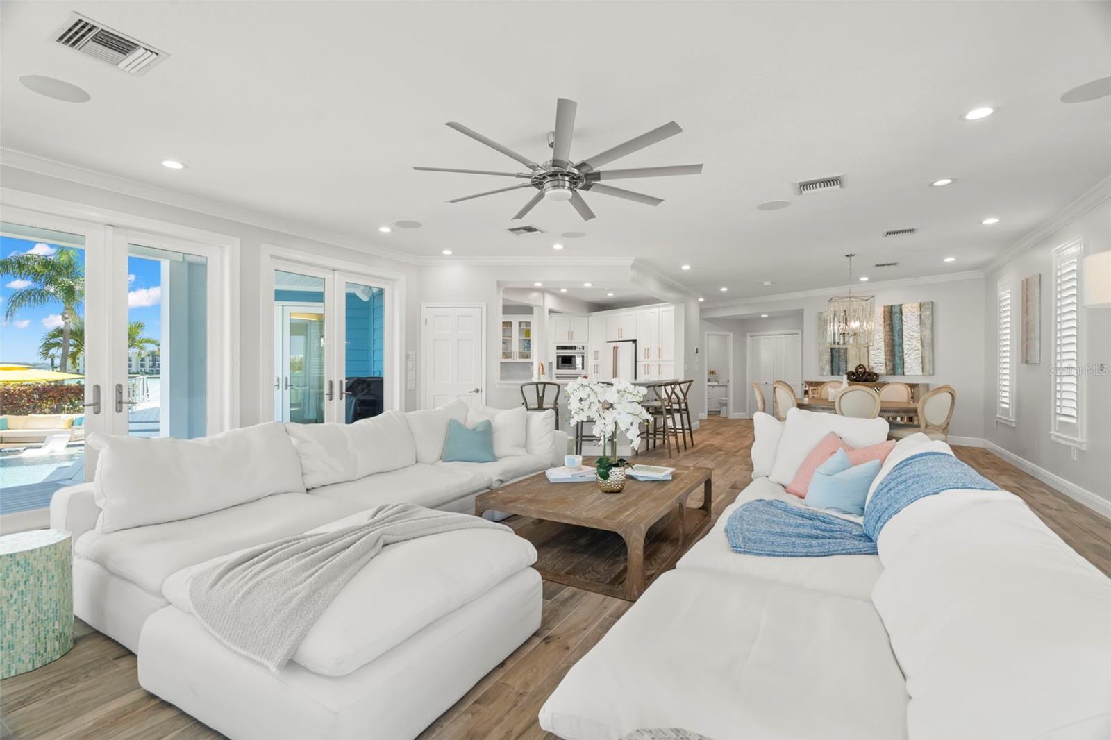 295 BAYSIDE DR