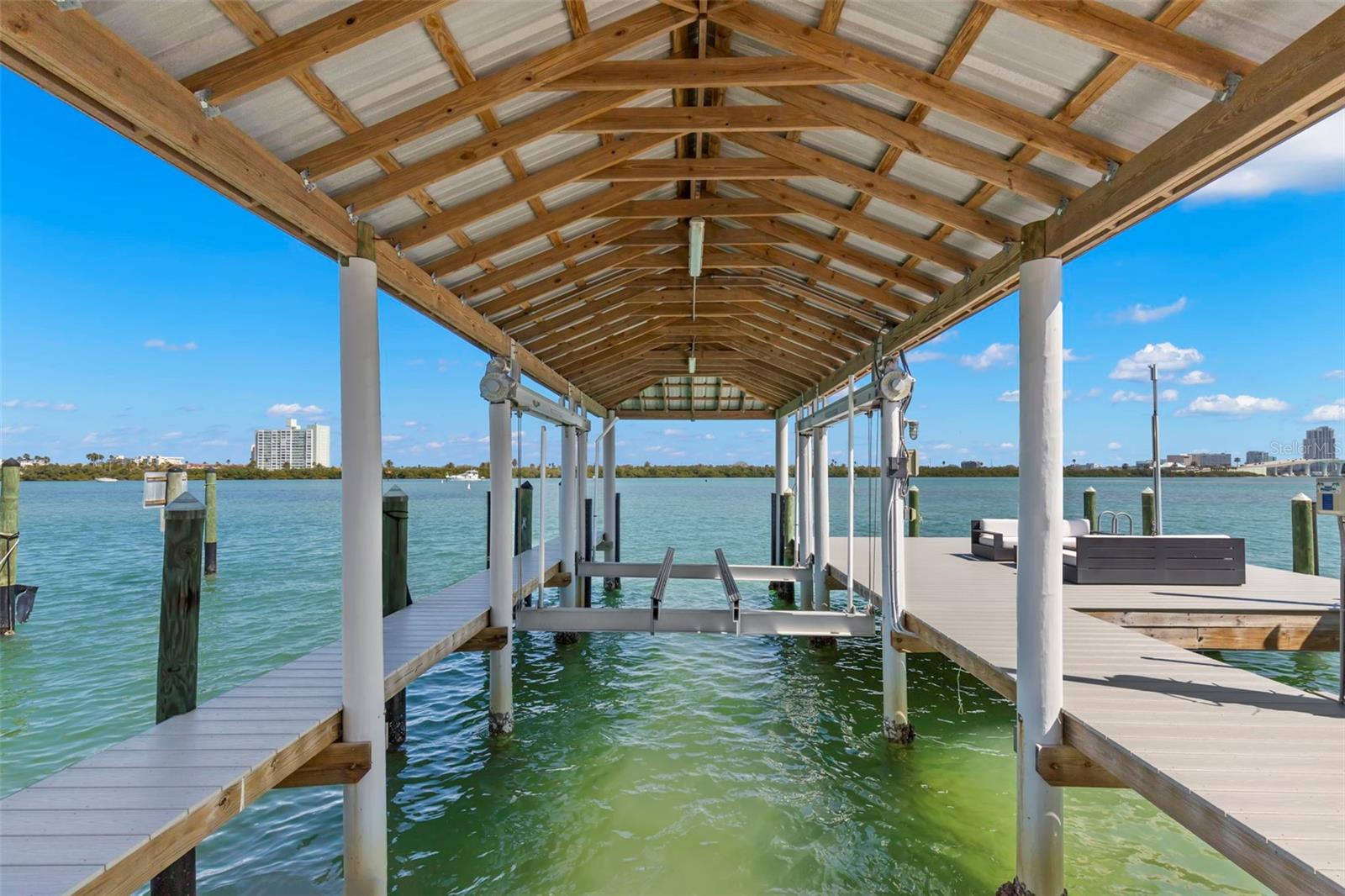 295 BAYSIDE DR