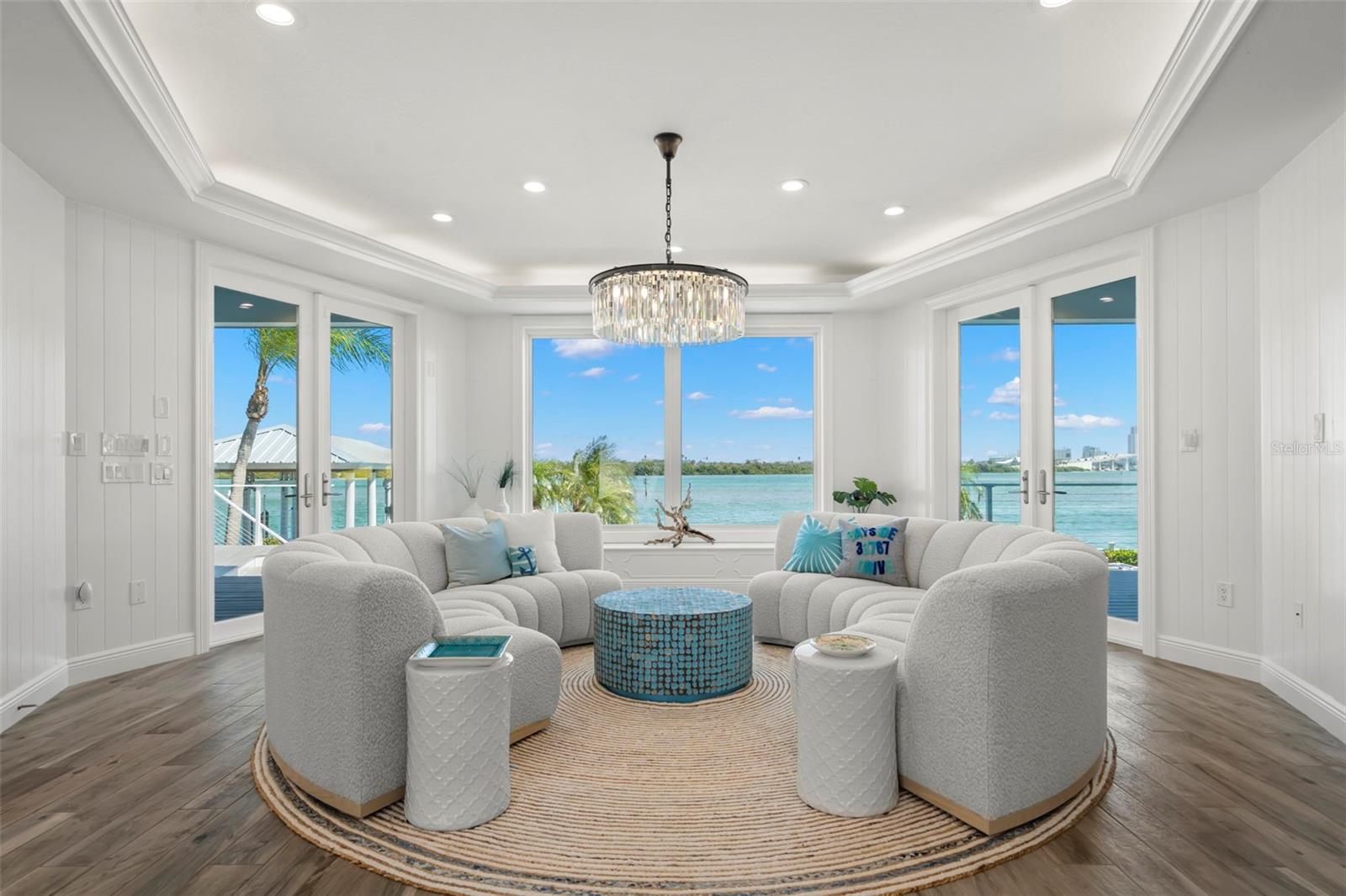 295 BAYSIDE DR