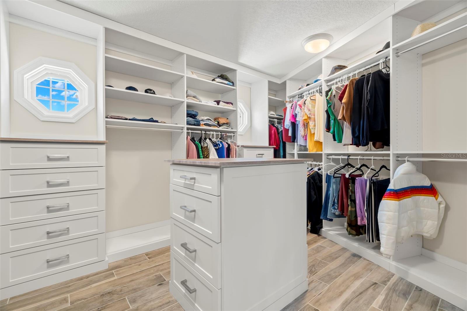 295 BAYSIDE DR