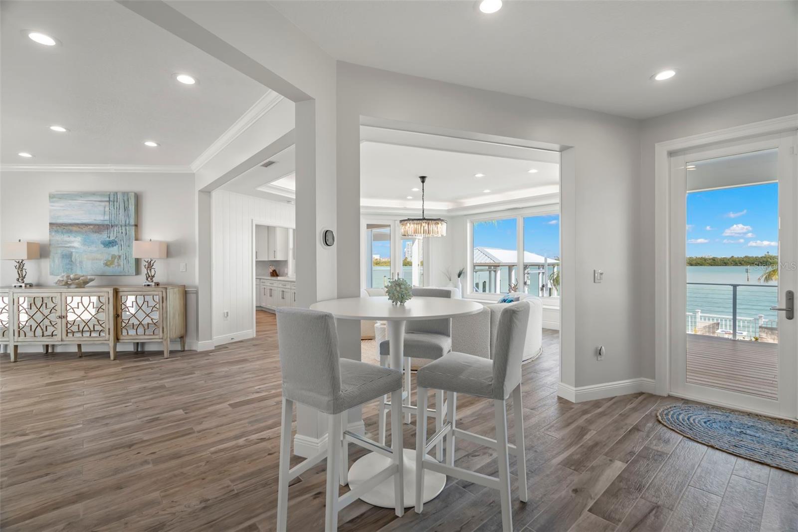 295 BAYSIDE DR