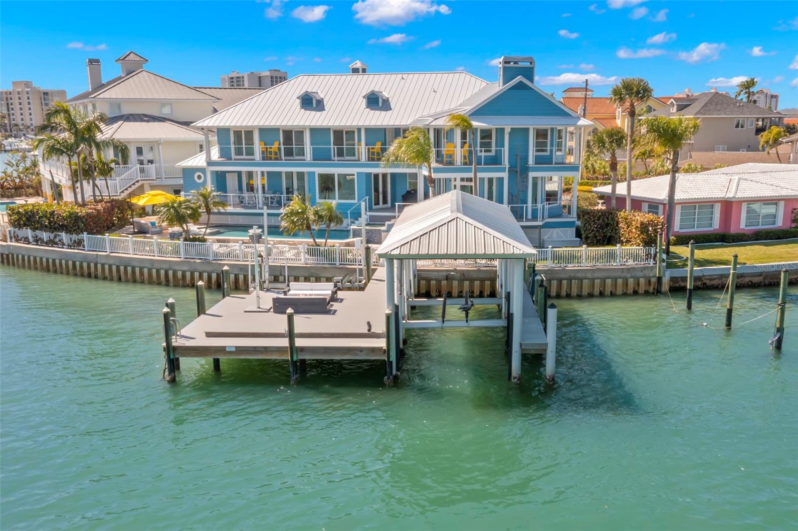 295 BAYSIDE DR